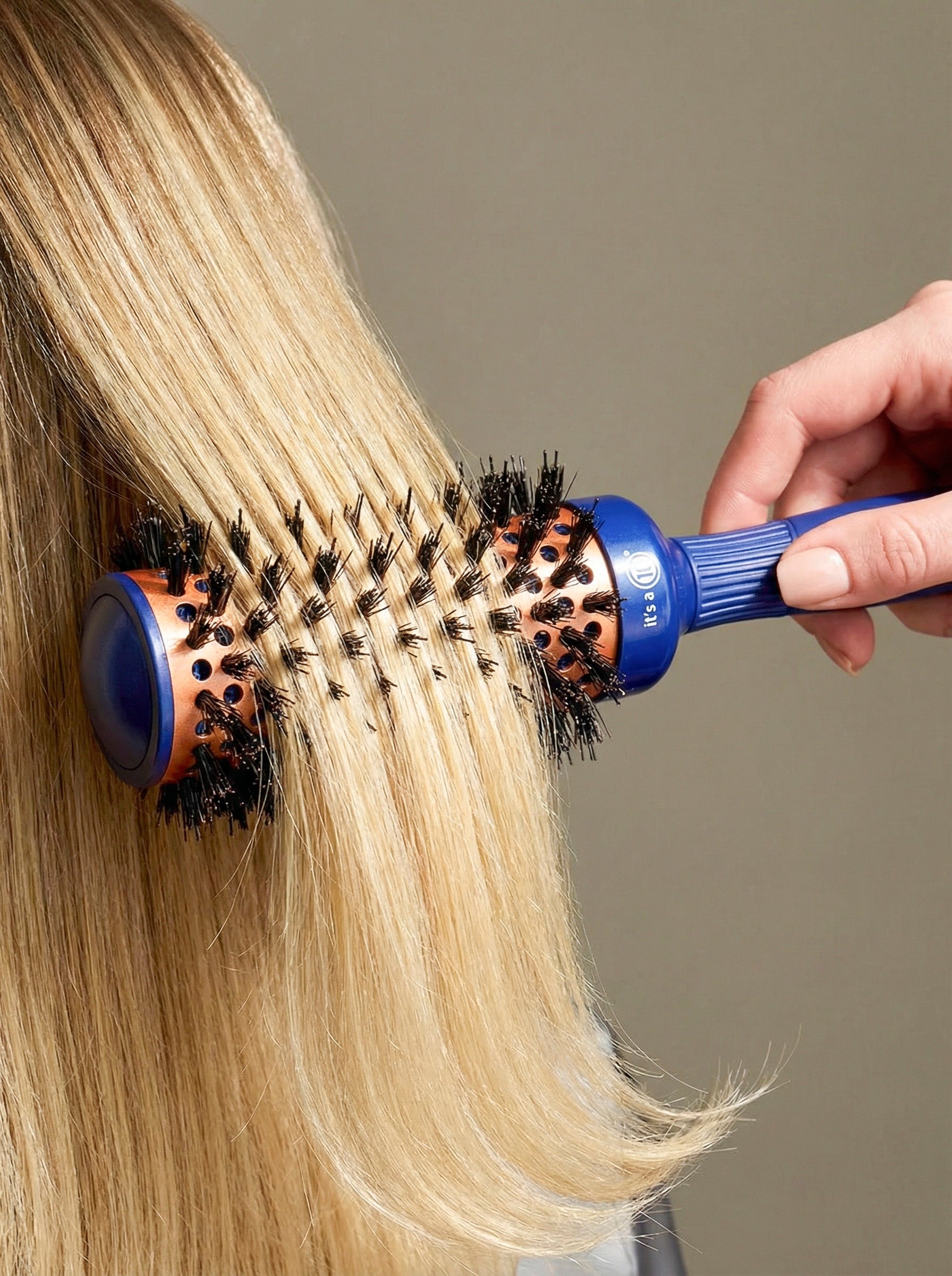 It's a 10 Miracle Round Brush 33MM spazzola tonda