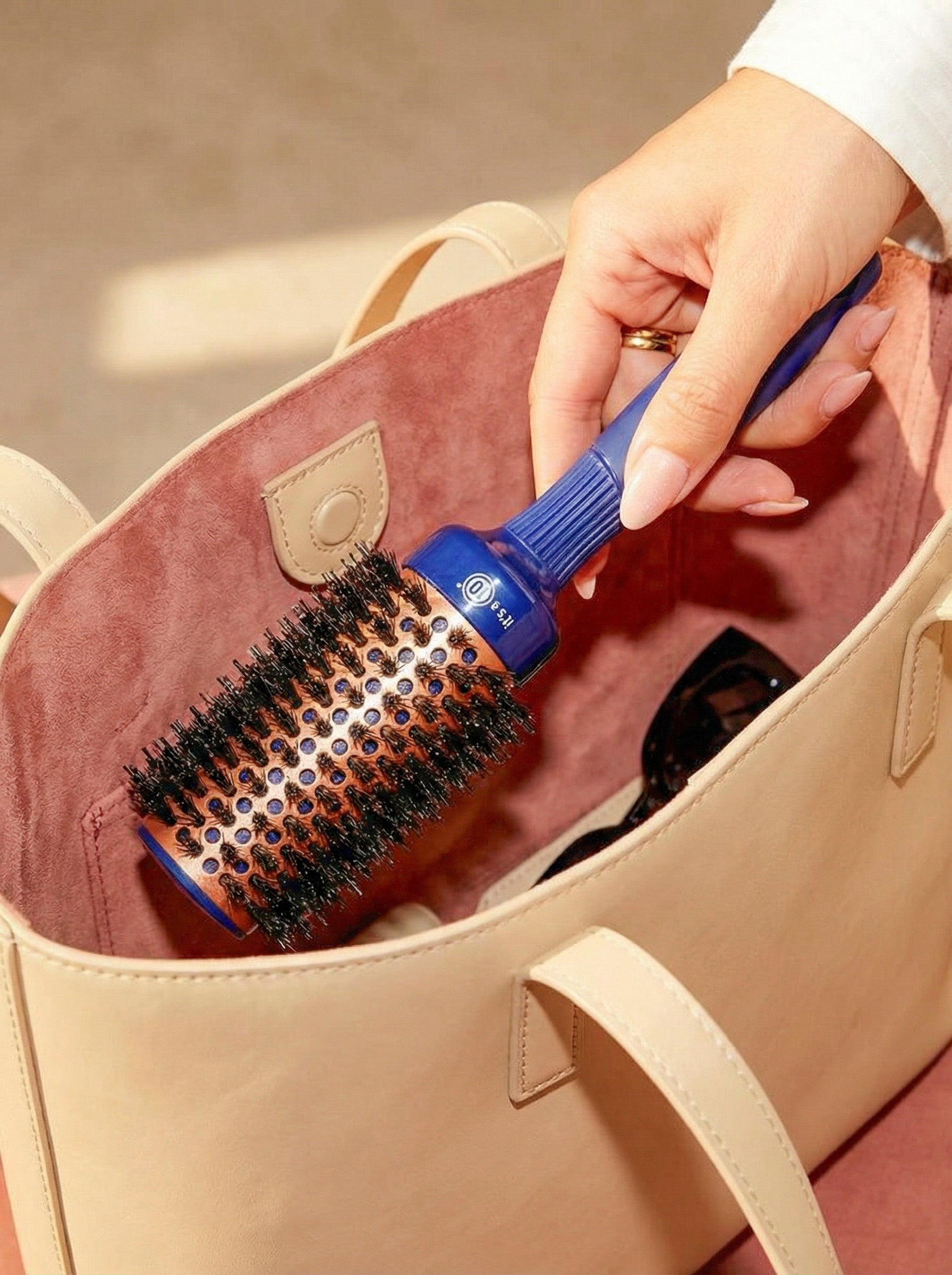 It's a 10 Miracle Round Brush 25 mm spazzola rotonda volume